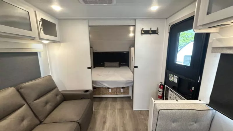 r-pod Main Room