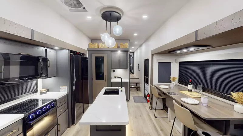Surveyor Fifth Wheels Main Room